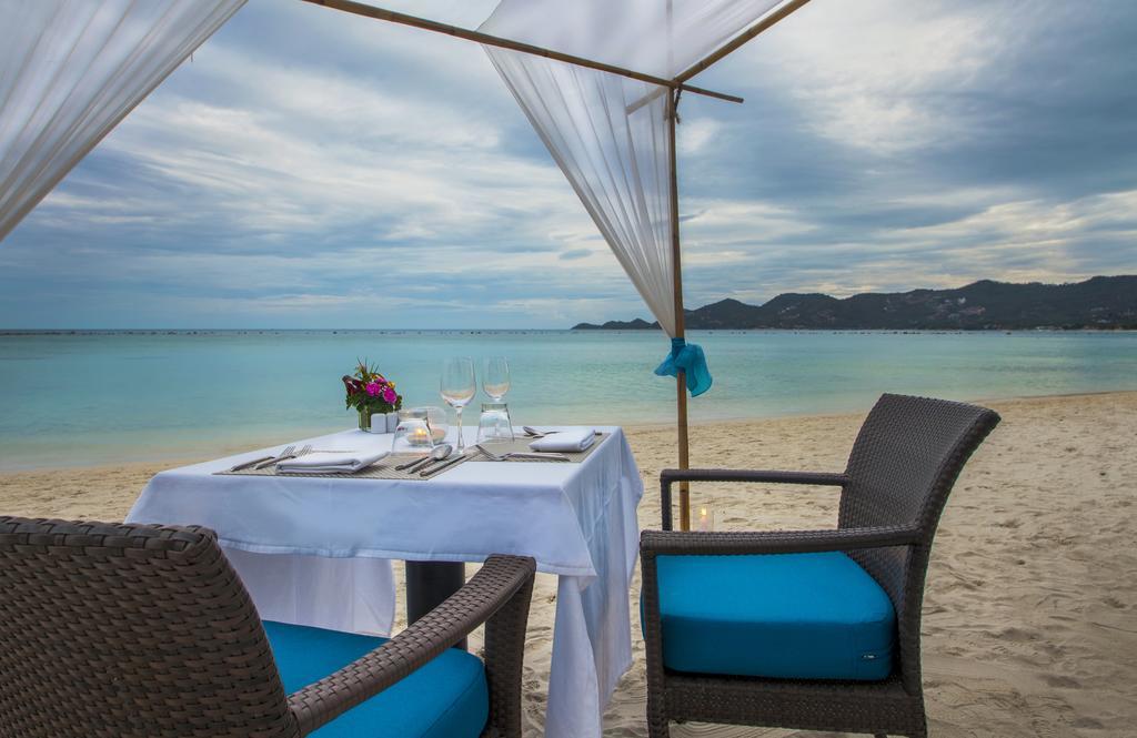 Chaweng Regent Beach Resort Zewnętrze zdjęcie Beachfront dining at the resort